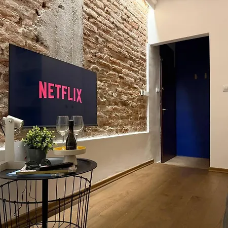 Cosher | 1bd Urban