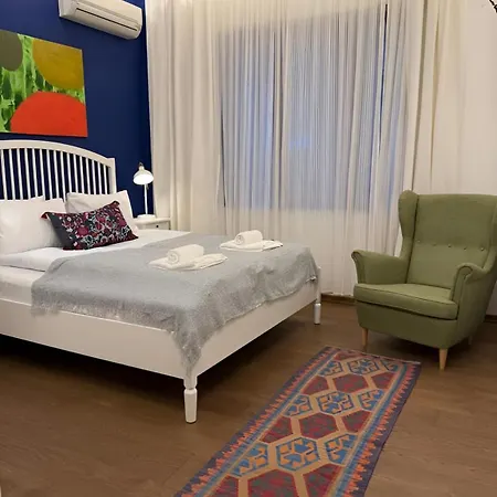 Cosher | 1bd Urban * Sofie